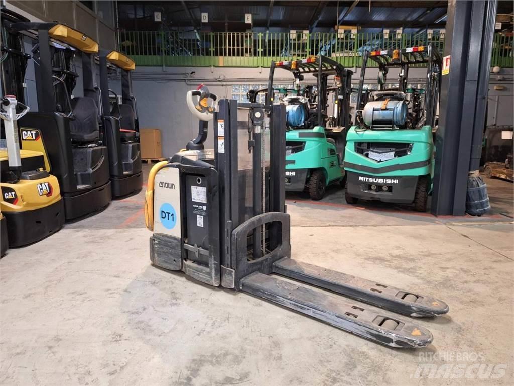 Crown DT3040 Selbstfahrstapler