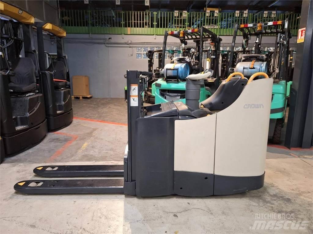 Crown DT3040 Selbstfahrstapler