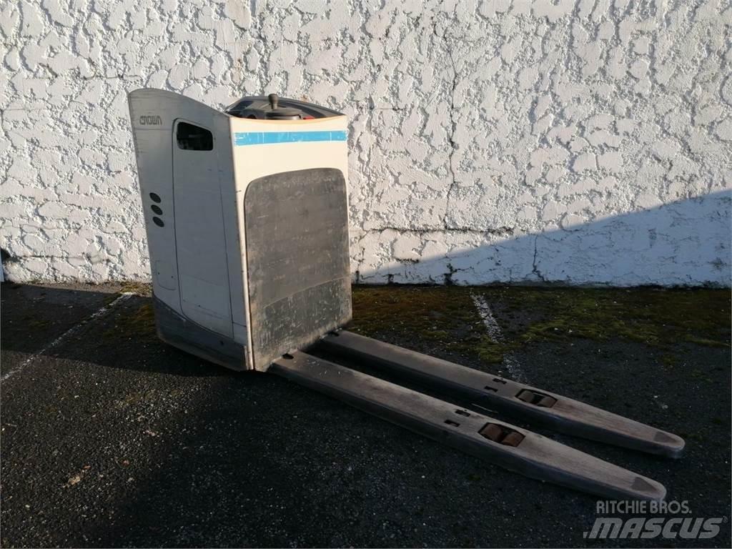 Crown RT4000 Selbstfahrstapler