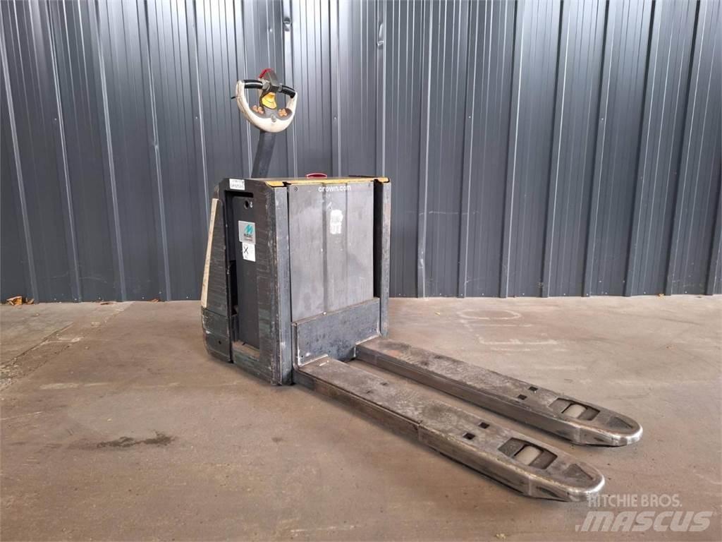 Crown WP3080 Deichselstapler