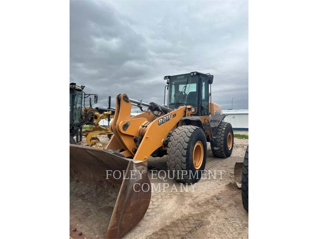 CASE 821F Radlader