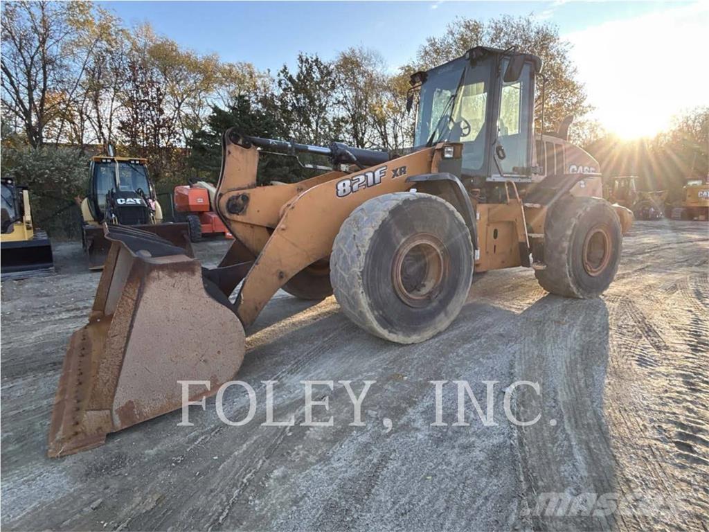 CASE 821F Radlader