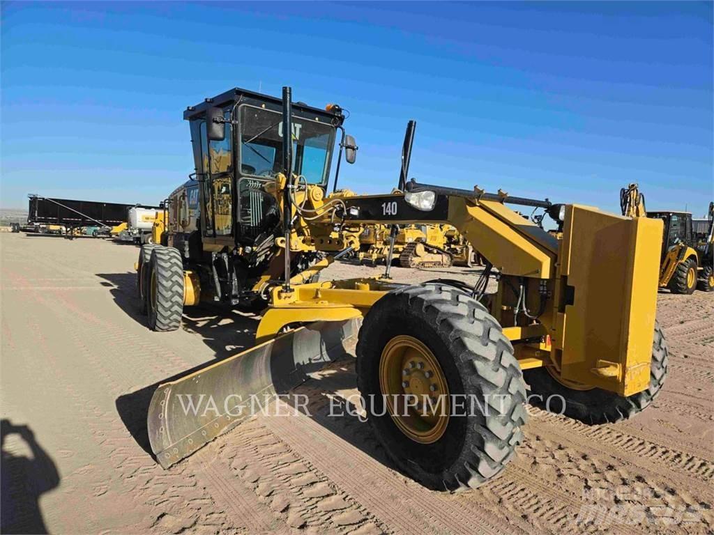 CAT 140 Grader