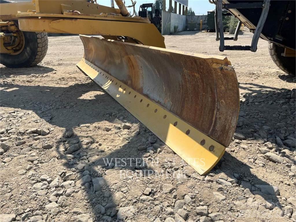 CAT 140 Grader