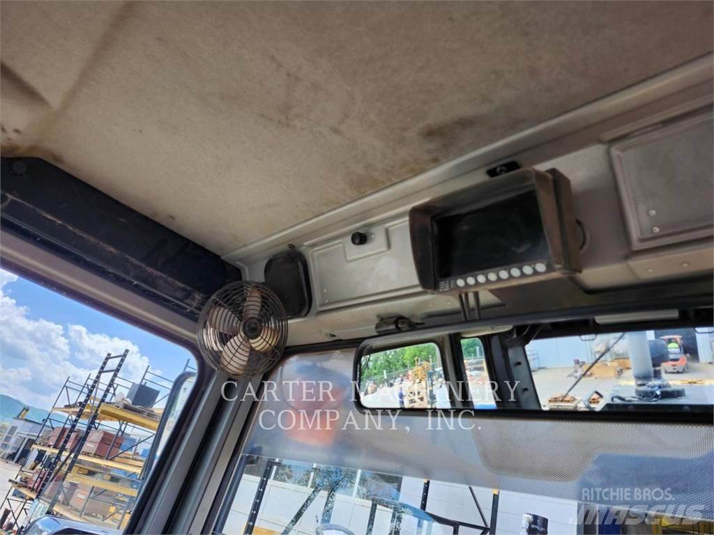 CAT 140 Grader