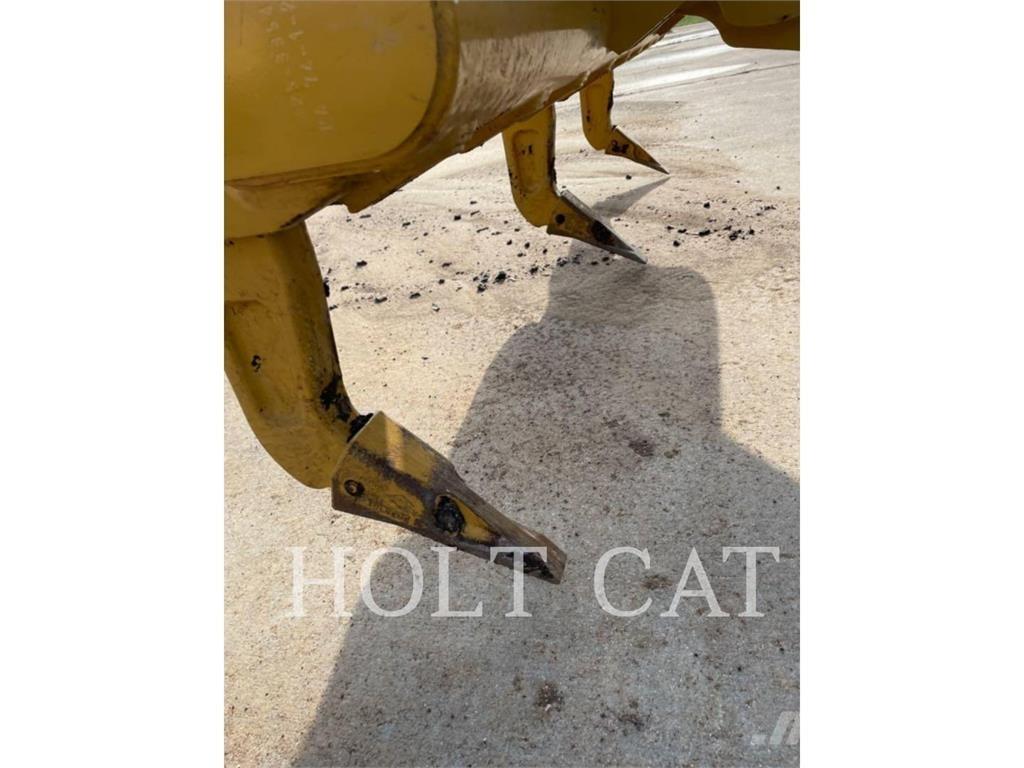 CAT 140 Grader