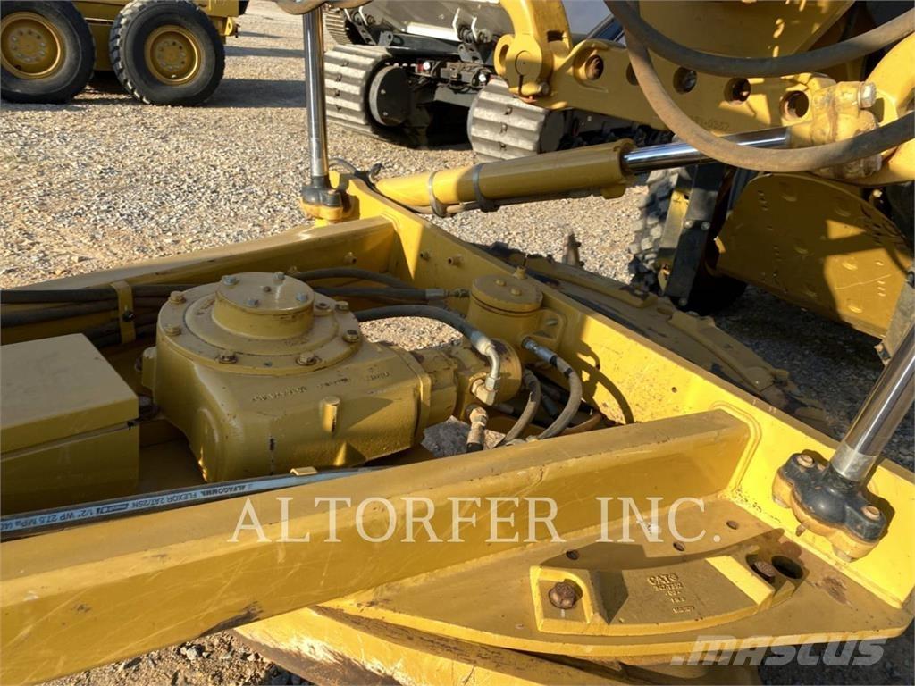 CAT 140 Grader