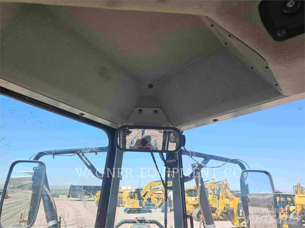 CAT 140M Grader
