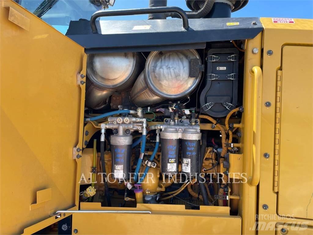CAT 150-15 Grader