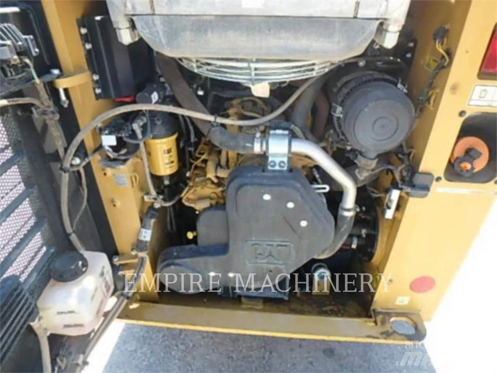 CAT 226D3 Kompaktlader