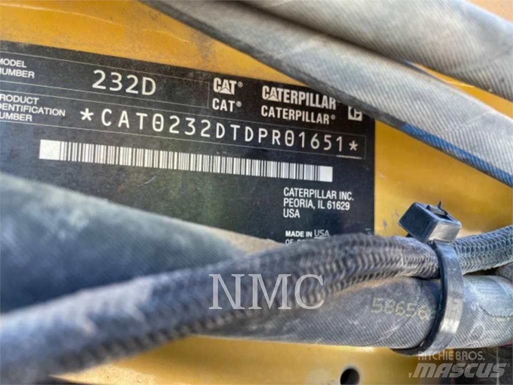 CAT 232D Kompaktlader