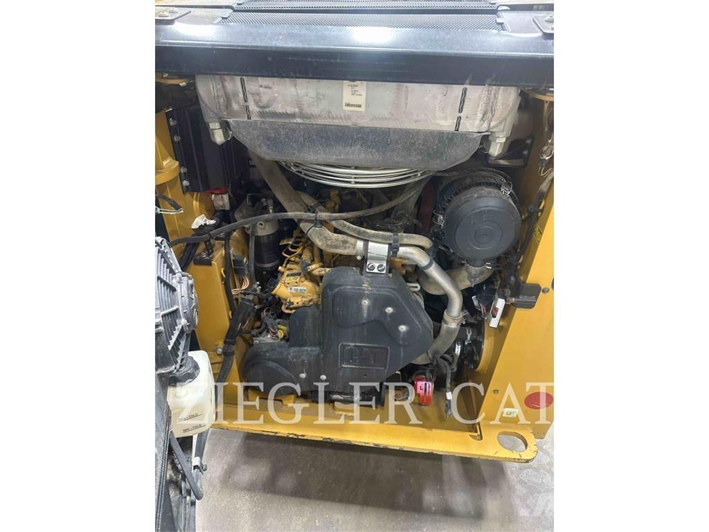 CAT 232D Kompaktlader