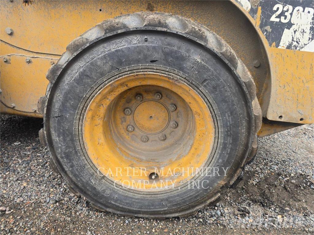 CAT 236 B SERIES 3 Kompaktlader