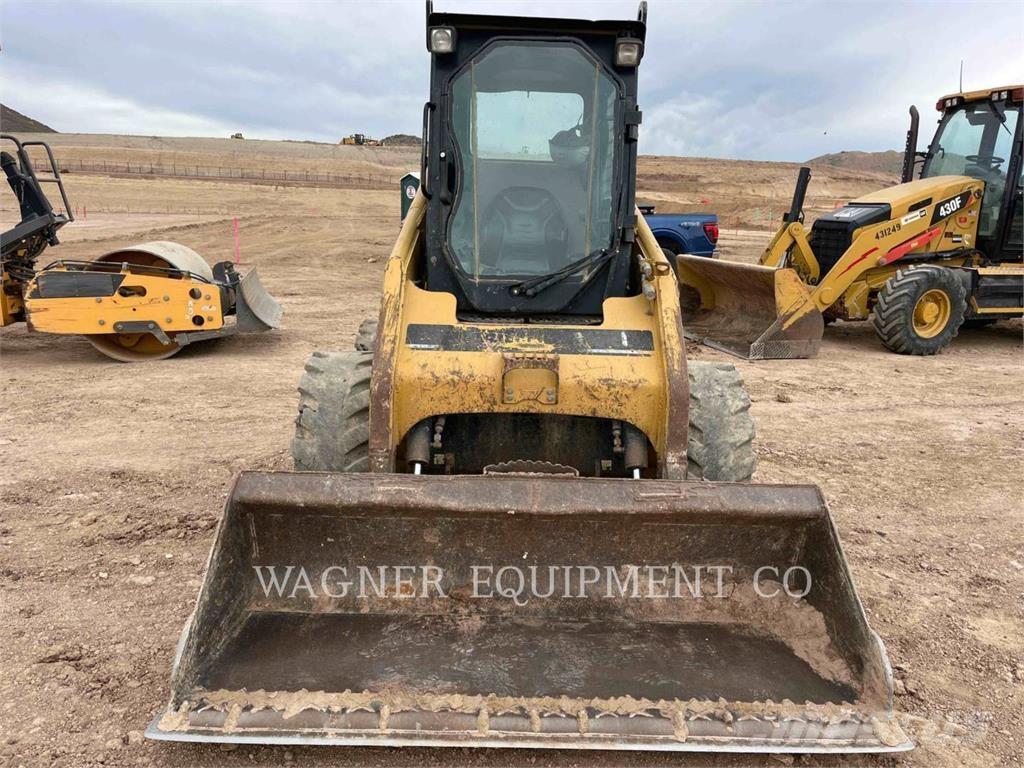 CAT 236B Kompaktlader