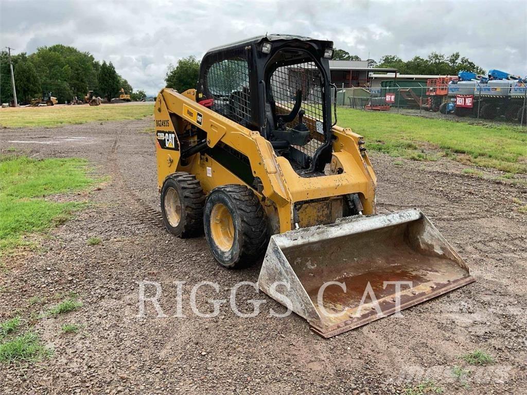 CAT 236D Kompaktlader