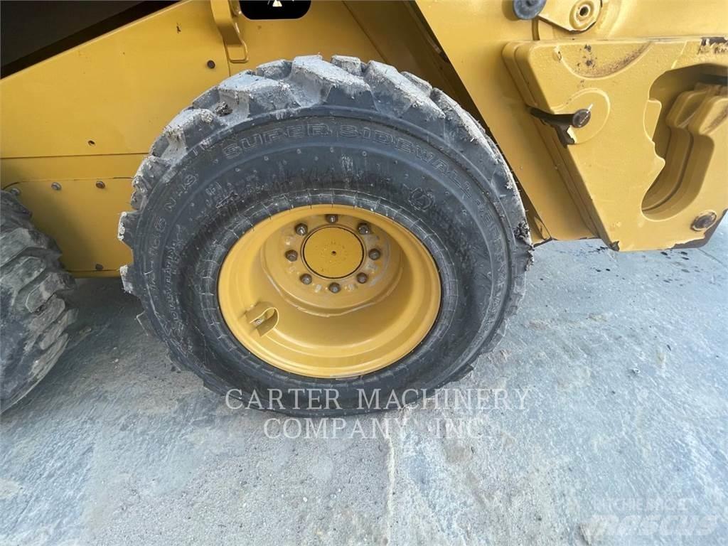 CAT 236D3 Kompaktlader
