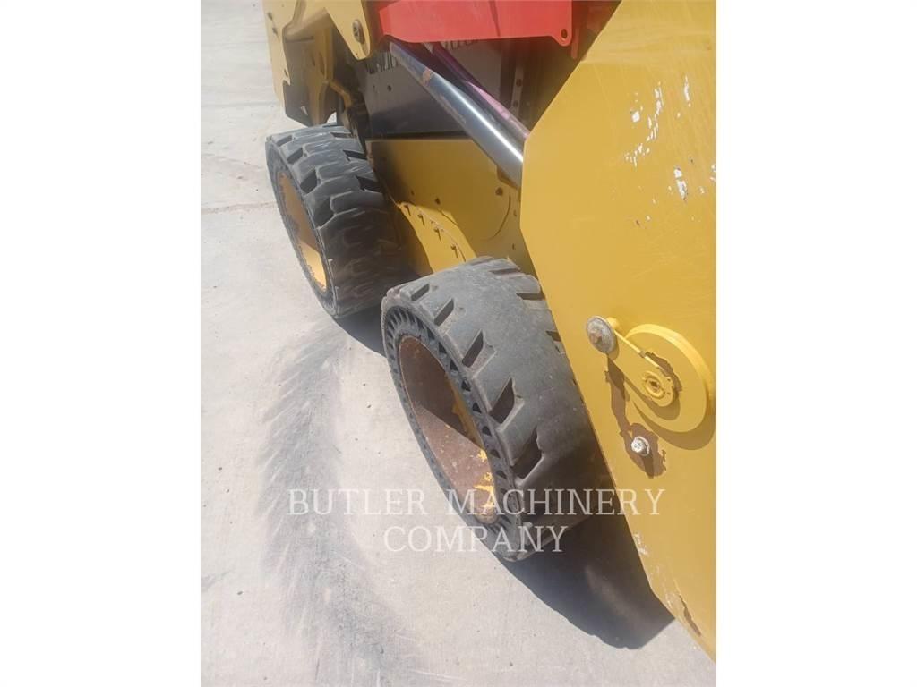 CAT 236D3 Kompaktlader