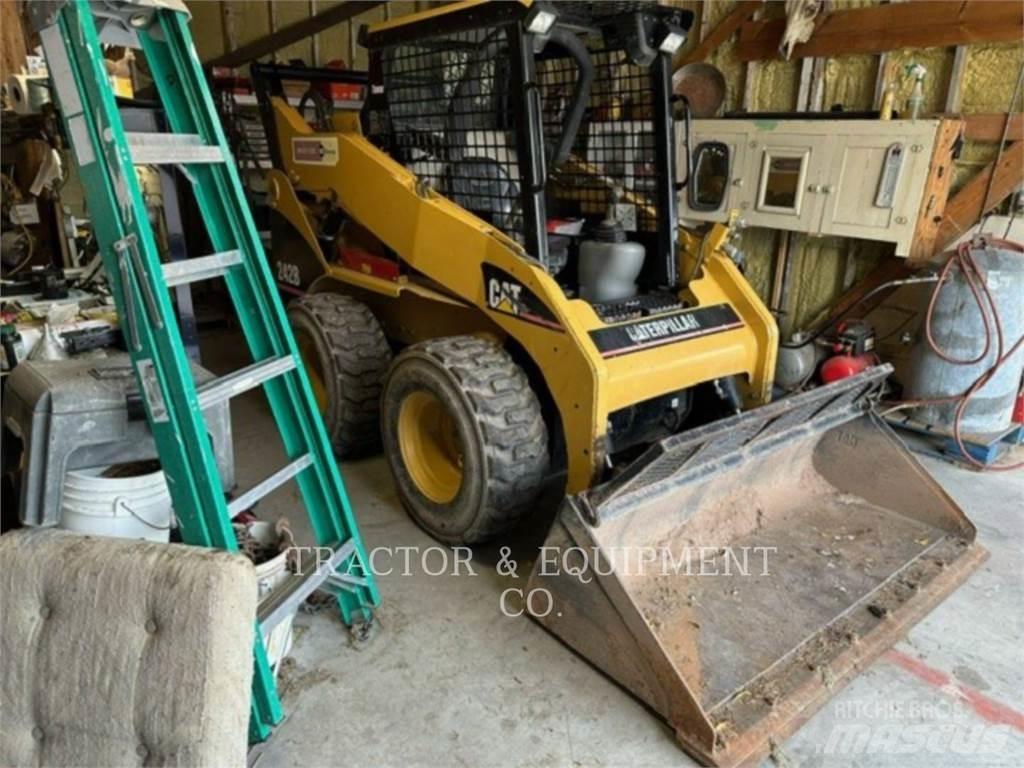 CAT 242B Kompaktlader