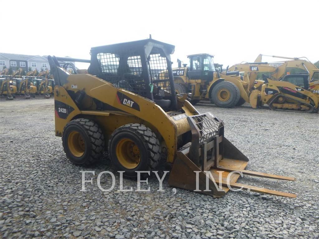 CAT 242B3 Kompaktlader