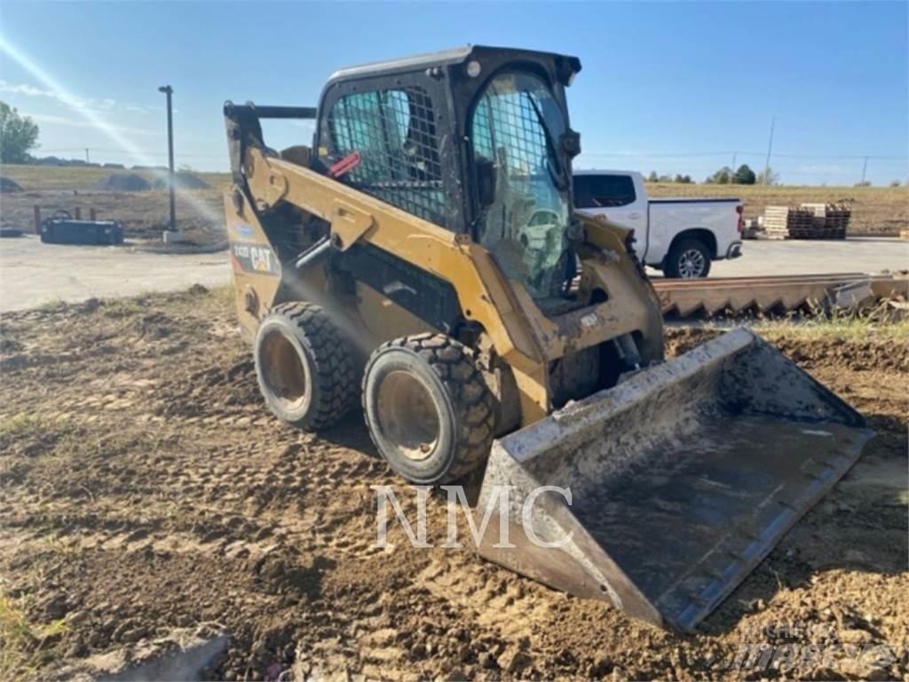 CAT 242D Kompaktlader