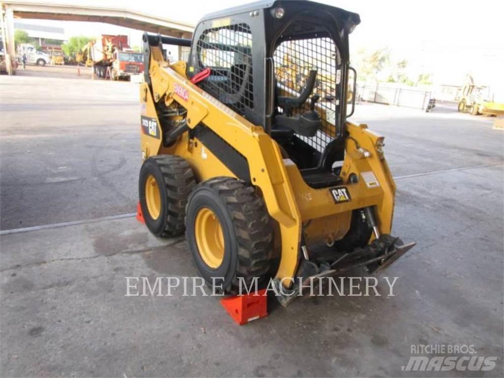 CAT 242D Kompaktlader