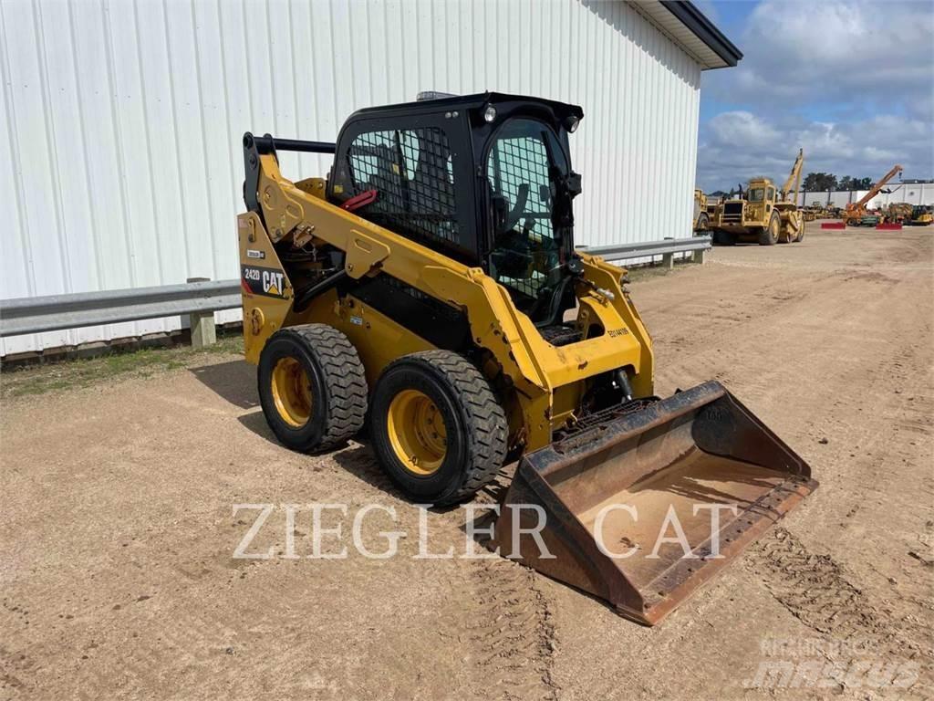 CAT 242D Kompaktlader