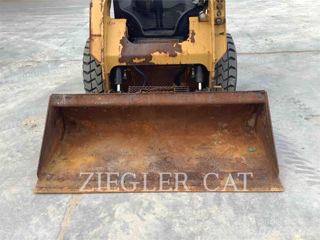 CAT 242D Kompaktlader