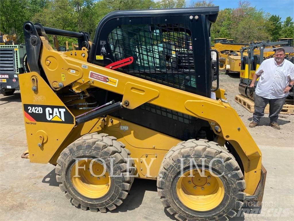 CAT 242D Kompaktlader