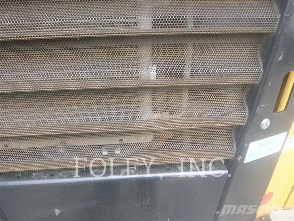 CAT 242D Kompaktlader