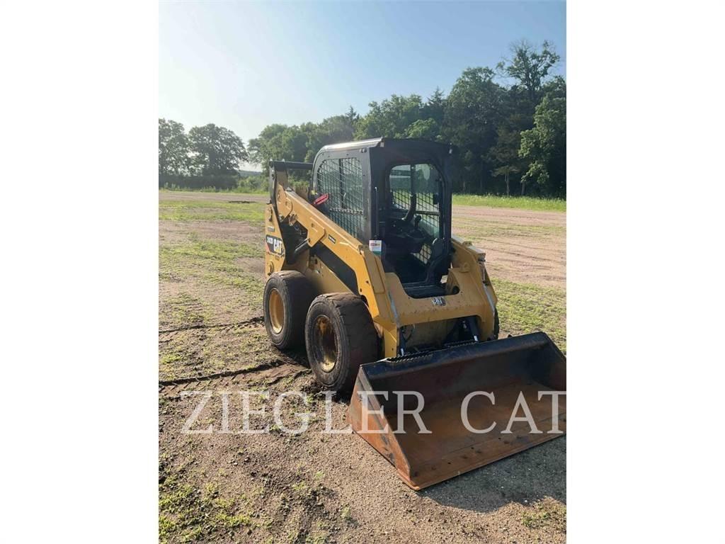 CAT 242D Kompaktlader