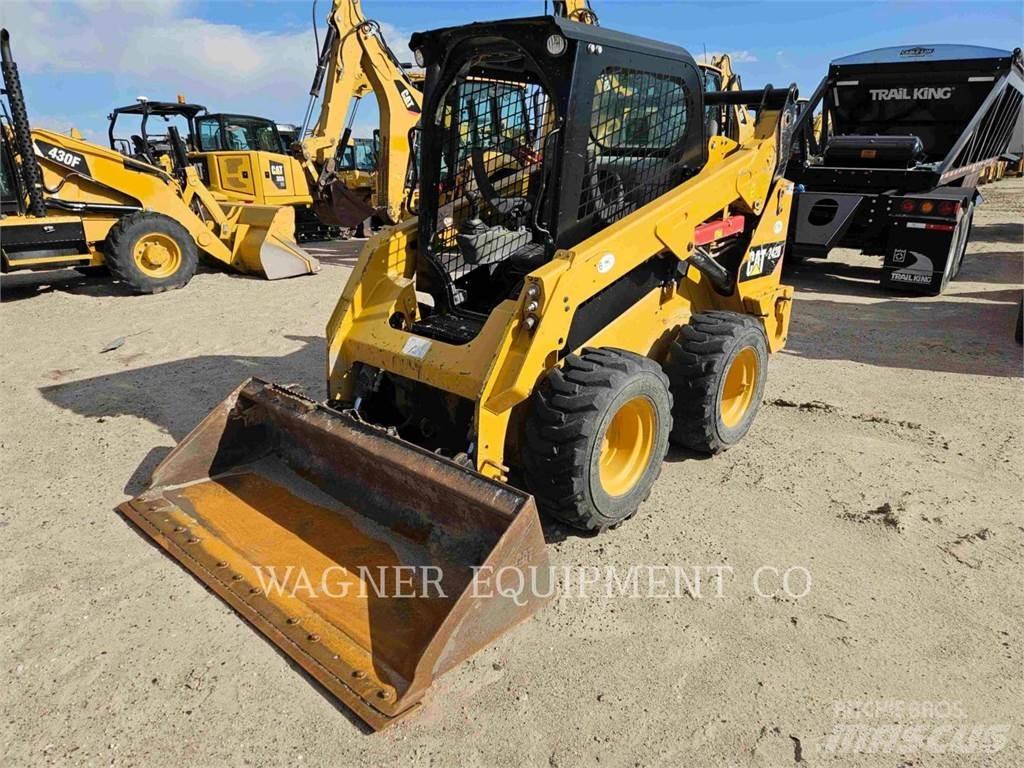 CAT 242D Kompaktlader