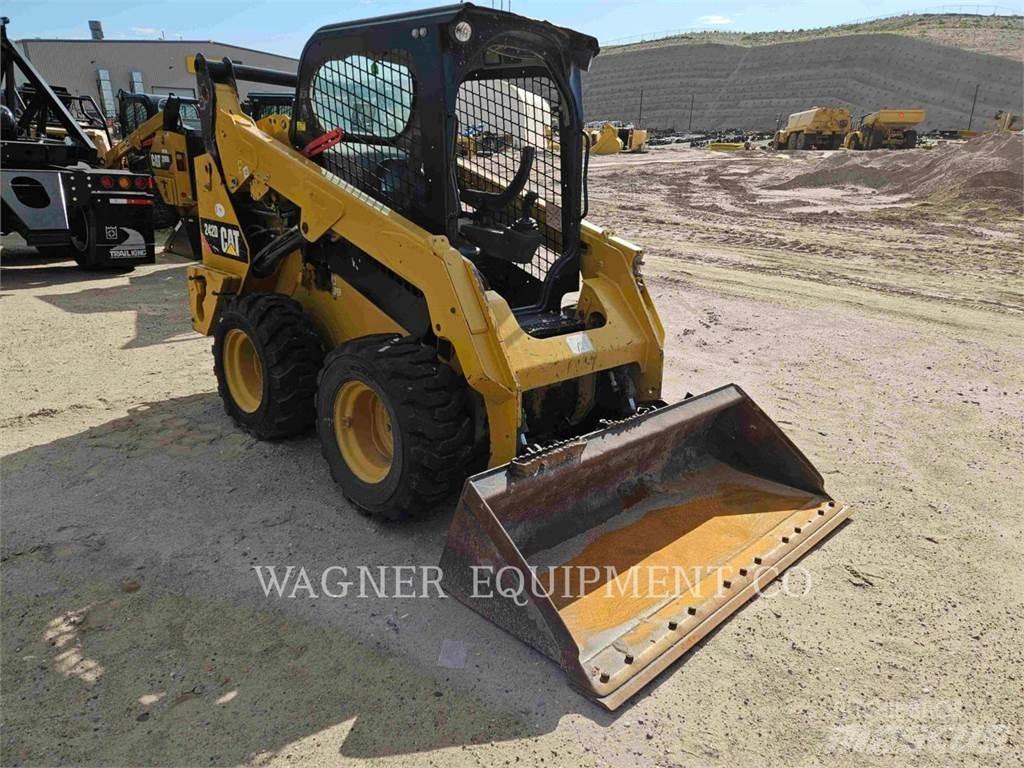 CAT 242D Kompaktlader