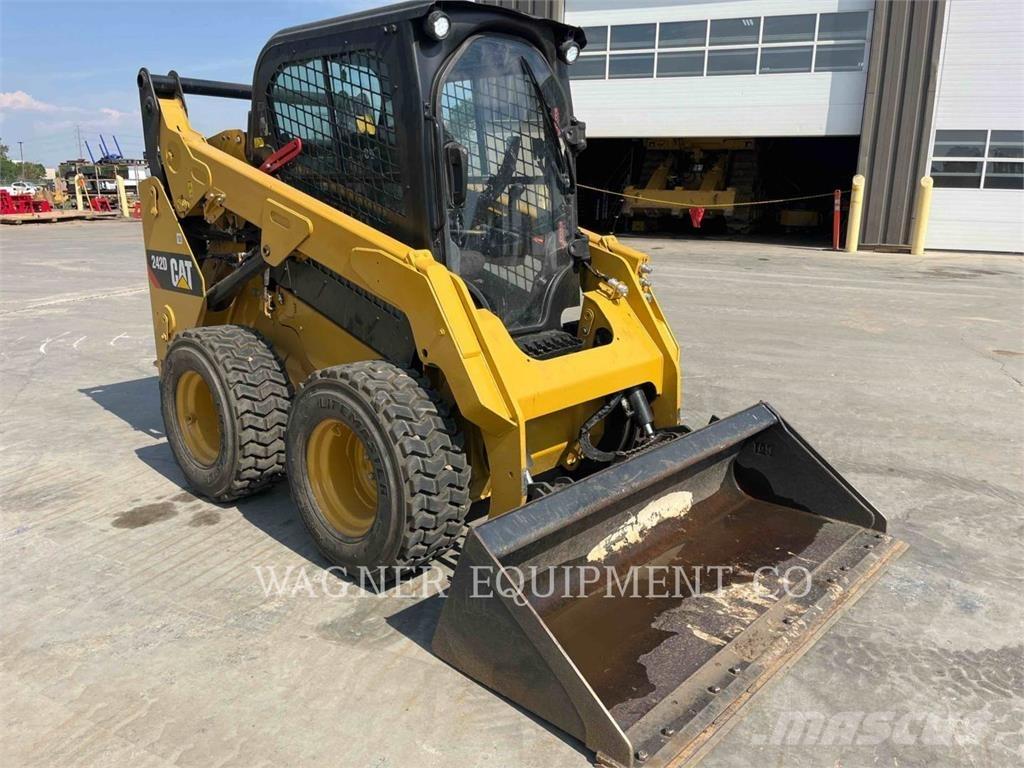 CAT 242D Kompaktlader