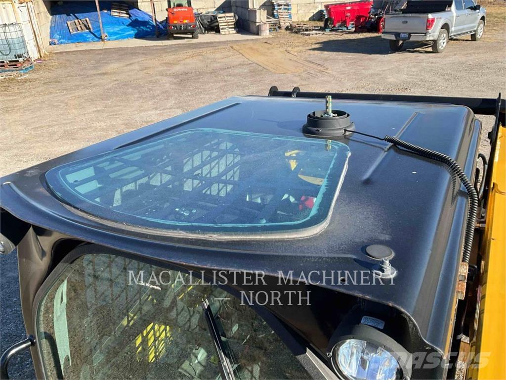 CAT 242D Kompaktlader