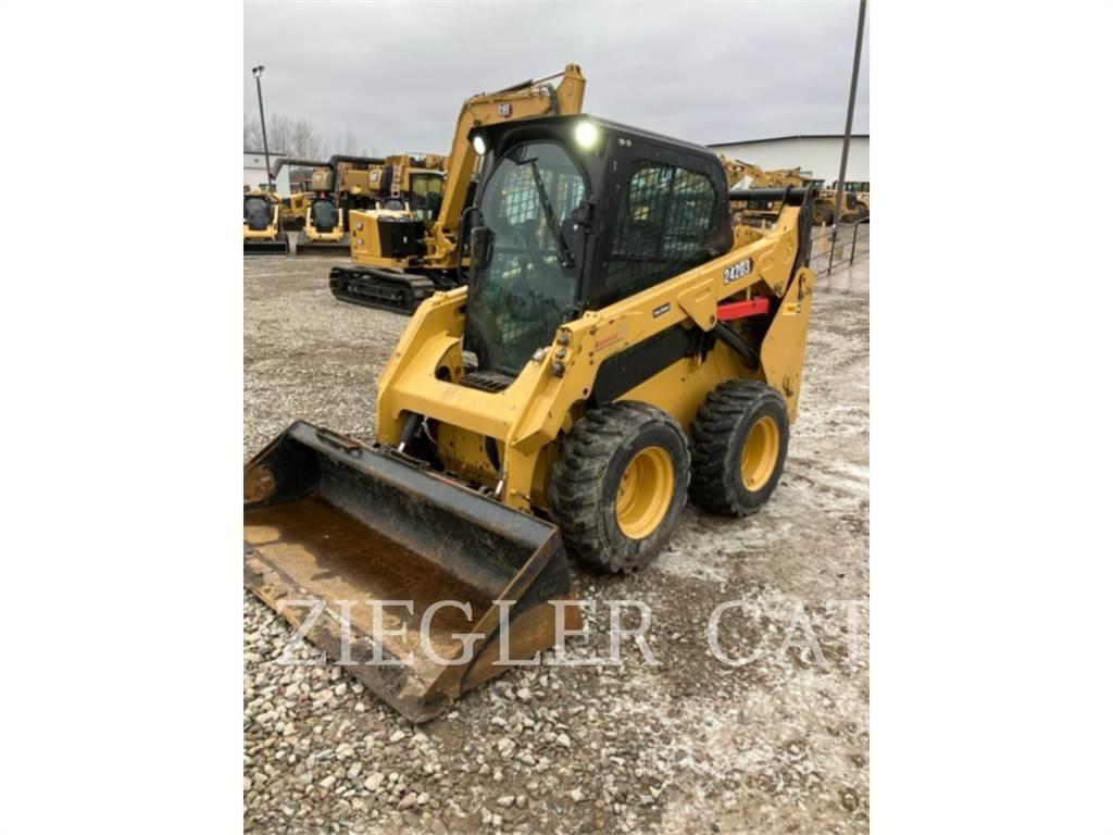 CAT 242D3 Kompaktlader