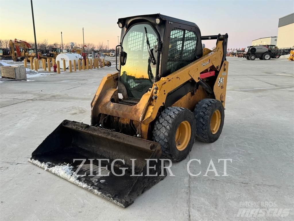 CAT 242D3 Kompaktlader