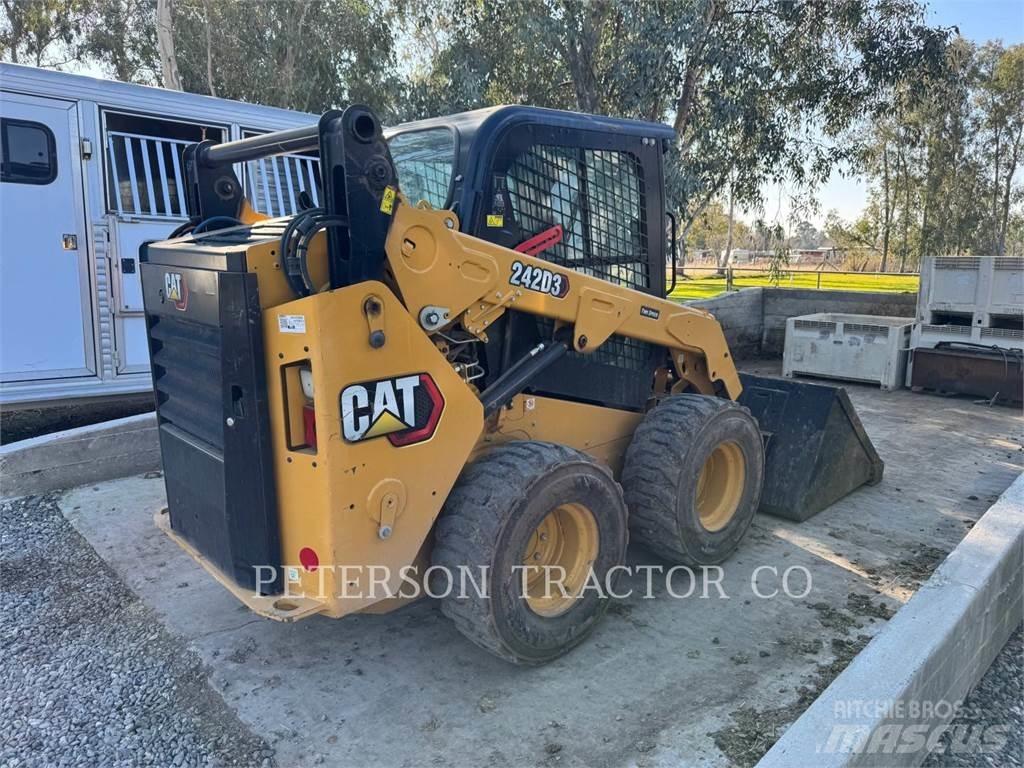 CAT 242D3 Kompaktlader