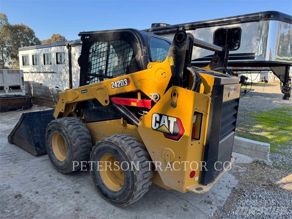 CAT 242D3 Kompaktlader