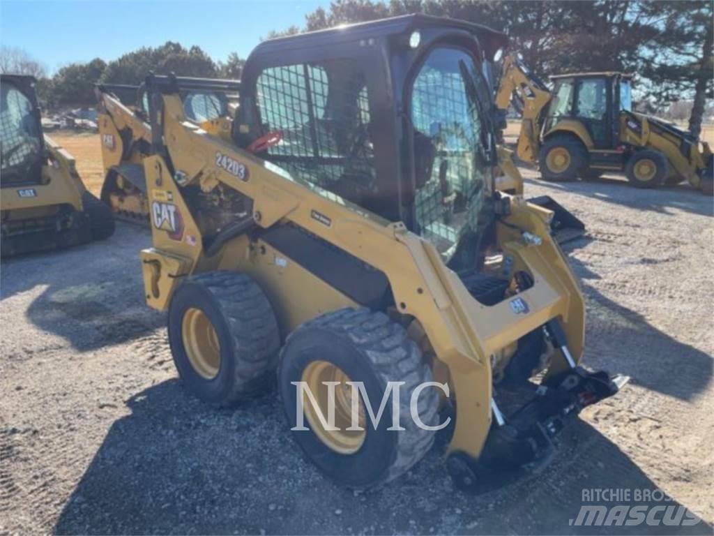 CAT 242D3 Kompaktlader