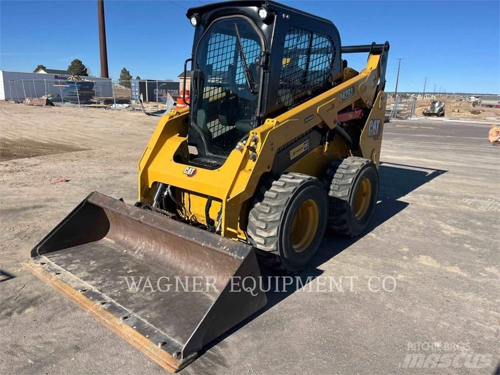 CAT 242D3 Kompaktlader