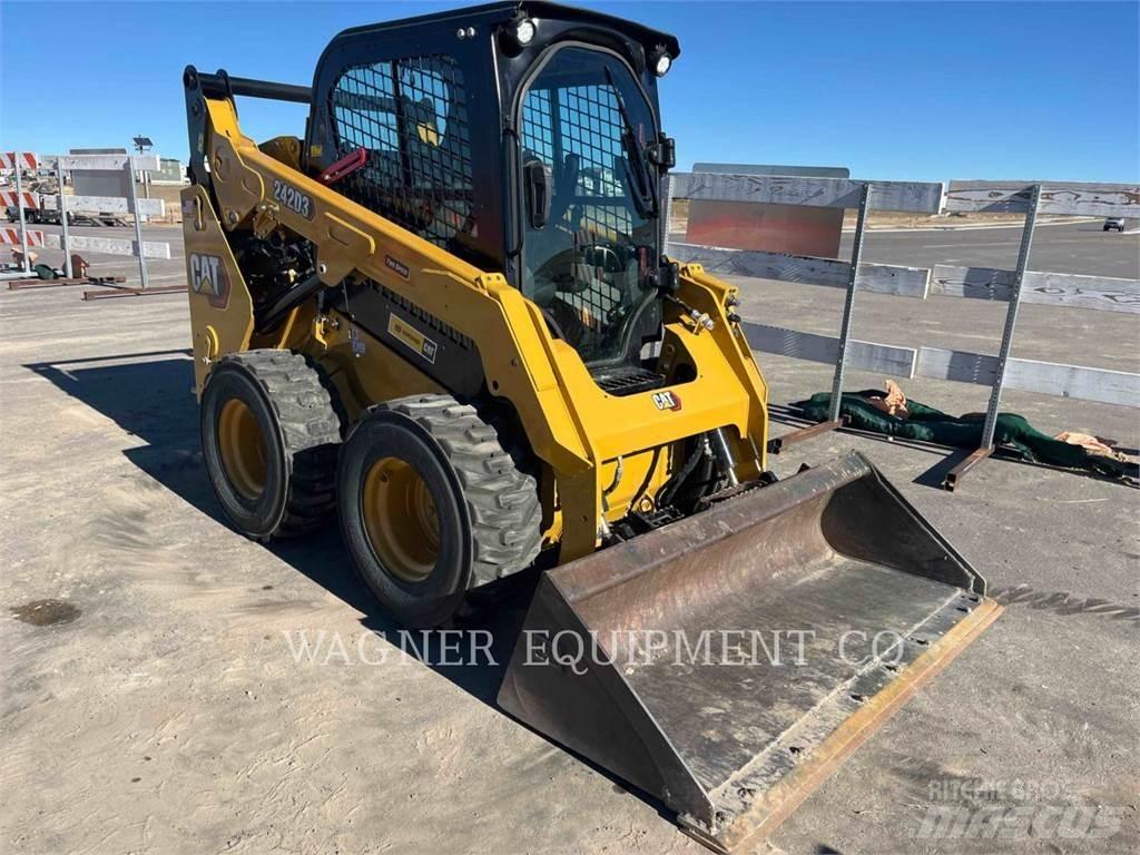 CAT 242D3 Kompaktlader