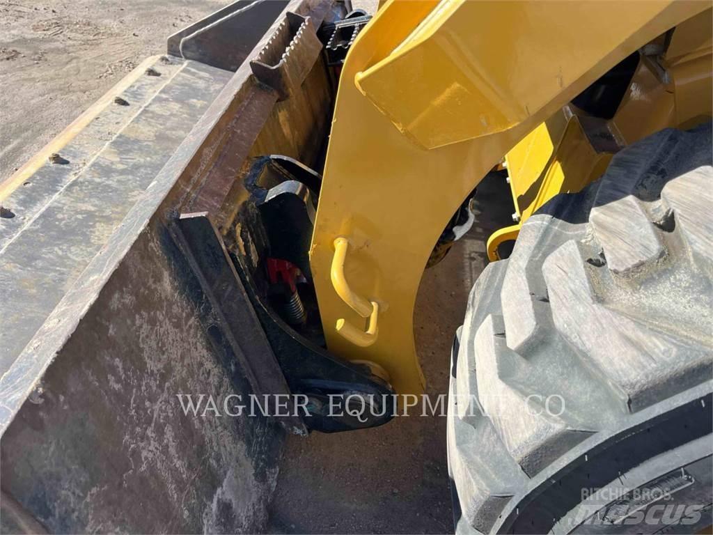 CAT 242D3 Kompaktlader
