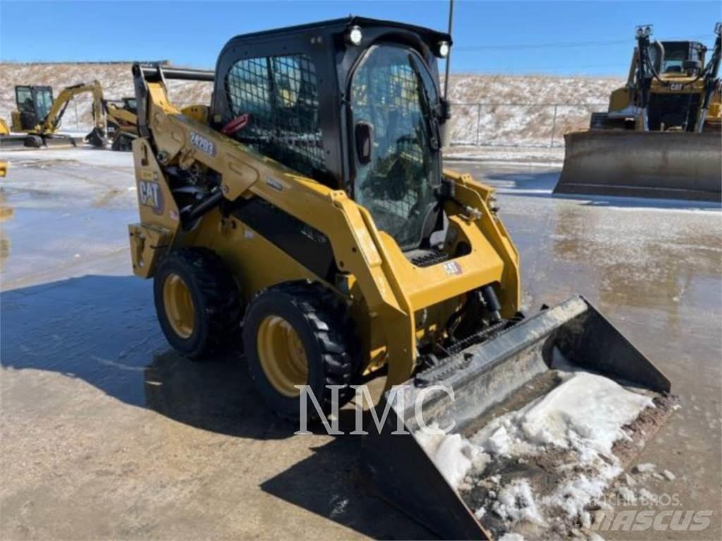 CAT 242D3 Kompaktlader