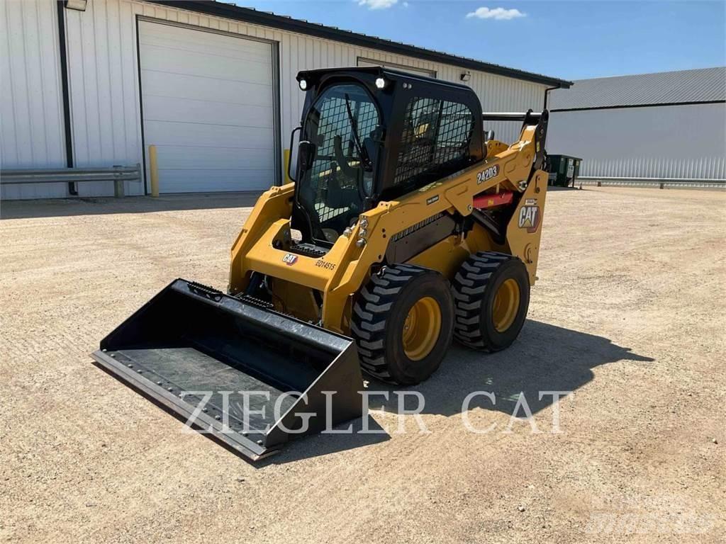 CAT 242D3 Kompaktlader