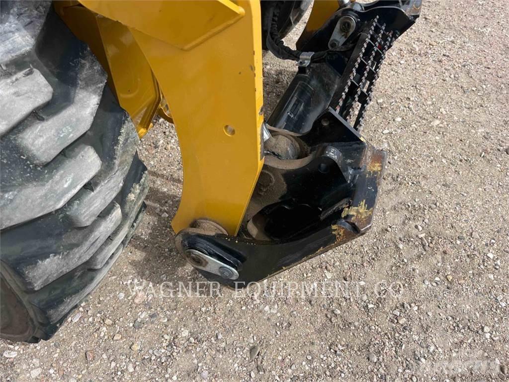 CAT 242D3 Kompaktlader