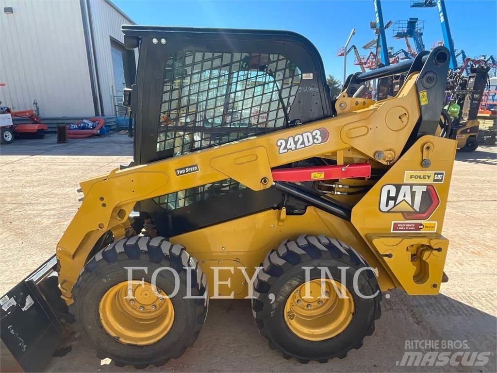 CAT 242D3 Kompaktlader