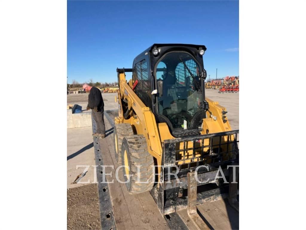 CAT 242D3 Kompaktlader