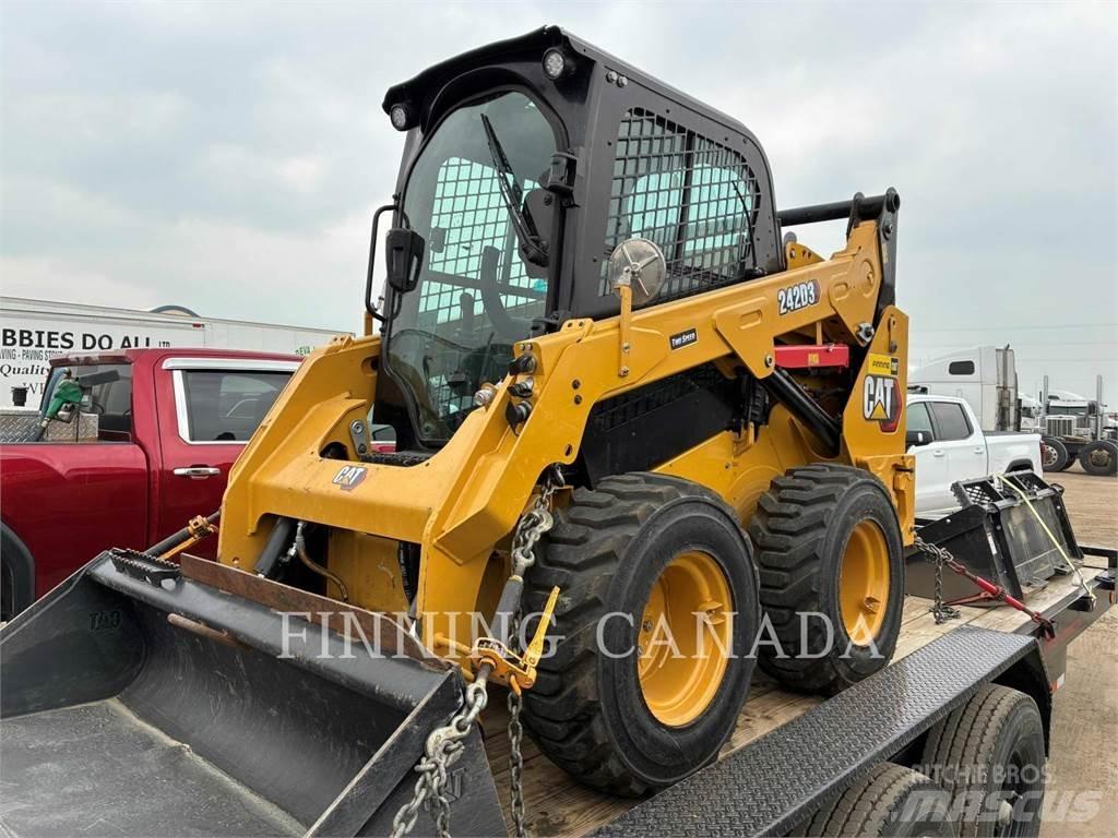 CAT 242D3 Kompaktlader