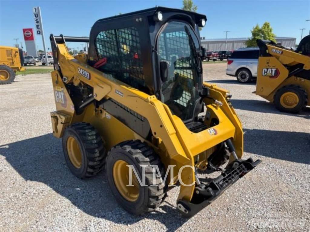CAT 242D3 Kompaktlader