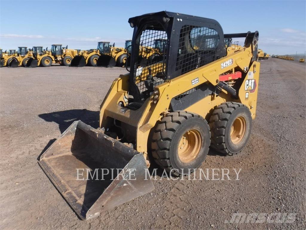 CAT 242D3 Kompaktlader